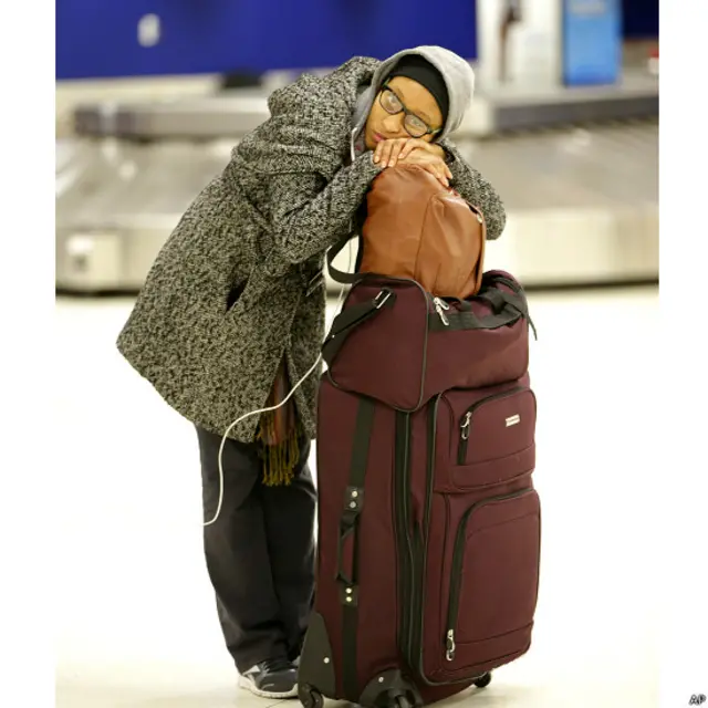 शनिवार को अमरीका में तक़रीबन 1200 उड़ाने रद्द करनी पड़ी जबकि रविवार को पूरे देश में 2500 उड़ाने रद्द हुई