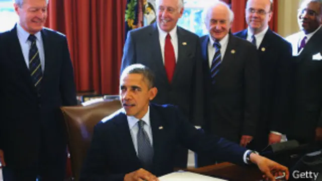 Барак Обама подписывает закон Магнитского 14 декабря 2012 года