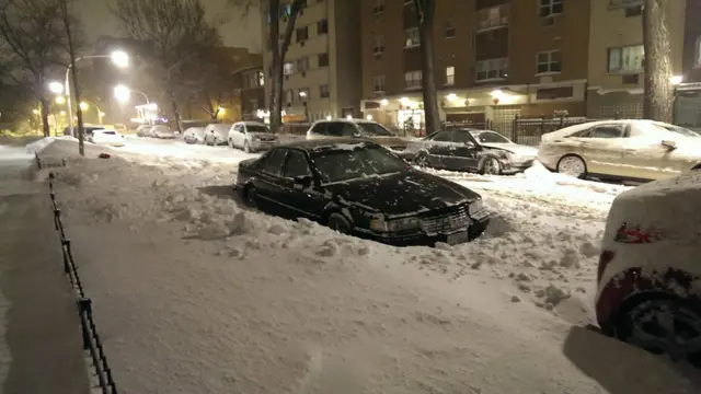  هادی از شیکاگو این عکس‌ها را فرستاده و نوشته: " شدت سرمای شیکاگو به حدی است که بدون شال گردن، تنفس به سختی امکان پذیر است." 