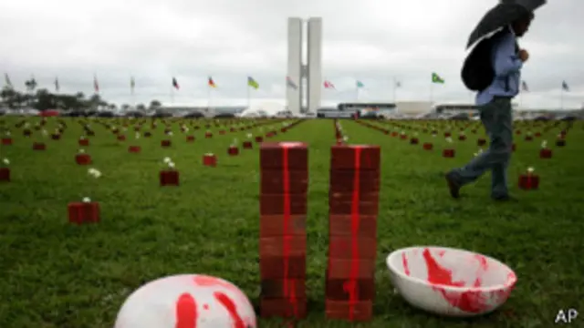 Instalación contra la violencia en Brasilia.