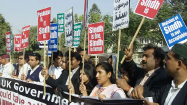 الطاف حسین کے ناجائز مطالبے کے خلاف پرامن احتجاج ابتدا کر دی گئی ہے: رائٹرز