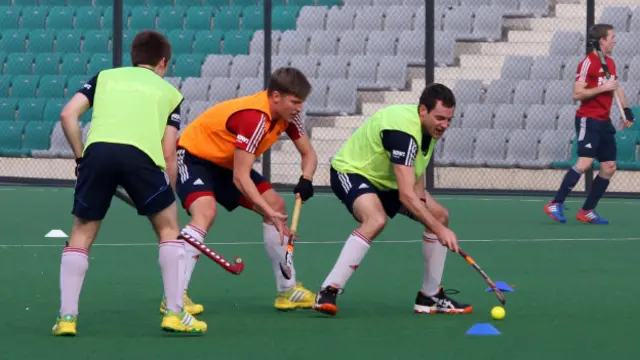 दिल्ली में इंग्लैंड की टीम अभ्यास सत्र के दौरान