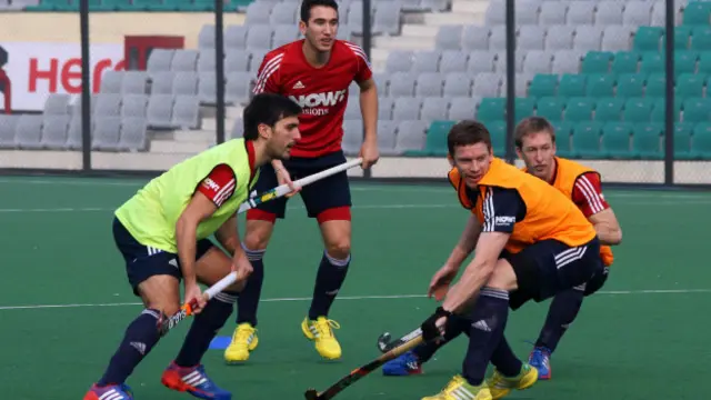 दिल्ली में इंग्लैंड की टीम अभ्यास सत्र के दौरान