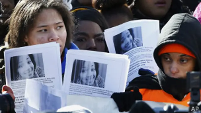امریکہ میں فائرنگ کے واقعات میں سکول کے بچوں کے مارے جانے کے واقعے کے بعد اسلحے پر کنٹرول سخت کرنے کا مطالبہ زور پکڑا