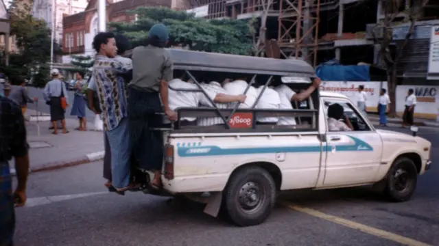 仰光出租车，2000年资料图片