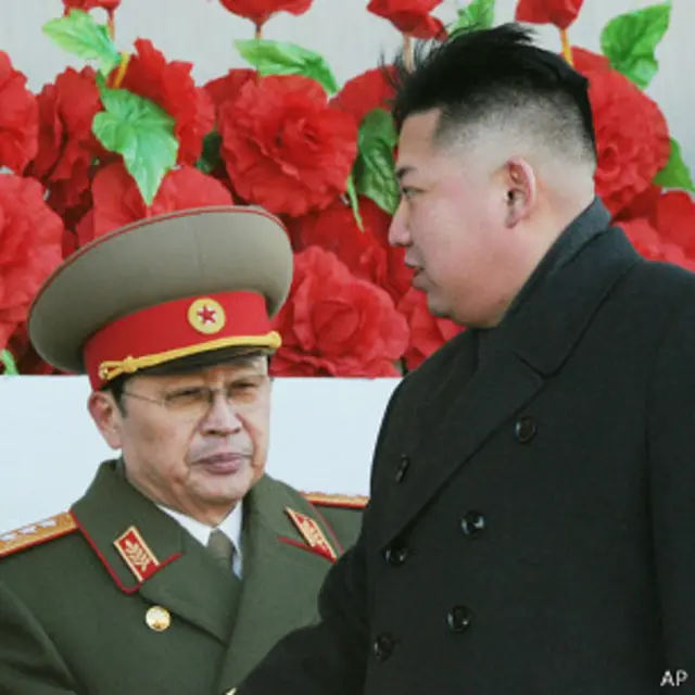 Kim Jong-un junto a Jang Song-thaek