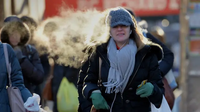 نیویارک سردی کی شدید لہر کی لپیٹ میں ہے۔گزشتہ رات نیویارک ریاست اور واشنگٹن ڈی سی میں درجہ حرارت منفی 15 ڈگری تک گرگیا تھا