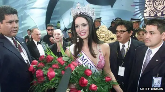 مونیکا اسپیر در سال ۲۰۰۴ ملکه زیبایی ونزوئلا شد