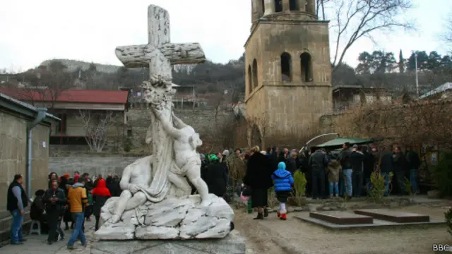 Верующие в Мцхете