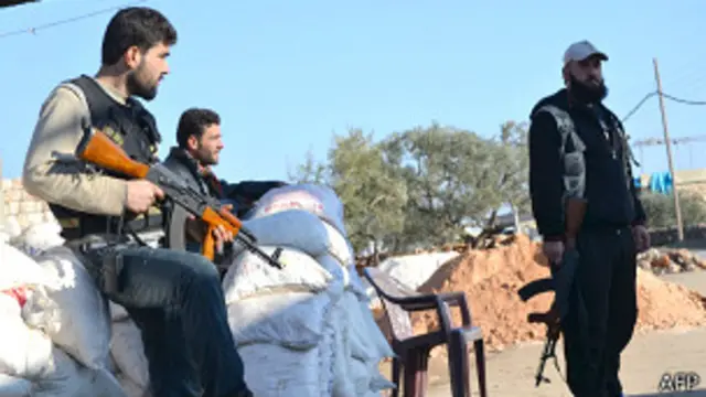 گفته میشود از روز جمعه، در درگیری گروههای مخالف حکومت با یکدیگر حدود ۲۷۰ نفر کشته شدهاند