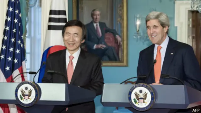 韩国外交部长尹炳世和美国国务卿克里（07/01/2014）