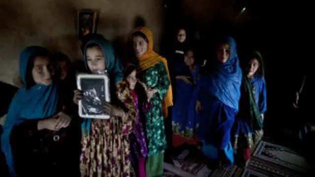 معارف د ملکي خدماتو د نظام نژدې ۷۰٪ سلنه جوړوي.