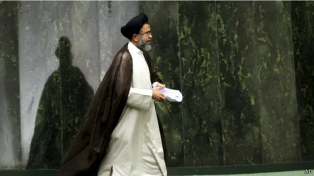 سئوال نمایندگان از علوی برای طرح در صحن علنی فرستاده شد