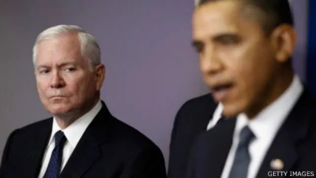 美國前防長蓋茨(左)與總統奧巴馬(16/12/2010)