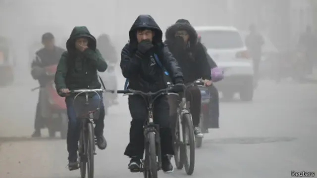 Ông Lý Quý Tân cũng đòi đền bù chi phí mua khẩu trang, mặt nạ