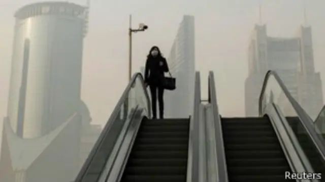 La polucion del aire en Shanghái supera normalmente el límite establecido por la OMS. 