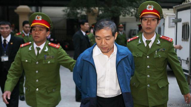 Ông Dương Chí Dũng bị giải ra tòa hôm 12/12/2013