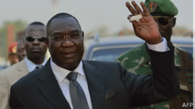 میشل جوتودیا که اولین رهبر مسلمان جمهوری آفریقای مرکزی بوده است پیش از این در برابر فشارها برای استعفا مقاومت می کرد