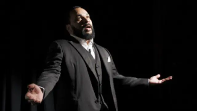 آقای دیودونه در سال ۸۸ با محمود احمدی نژاد، رئیس جمهور وقت ایران، در تهران دیدار کرده بود