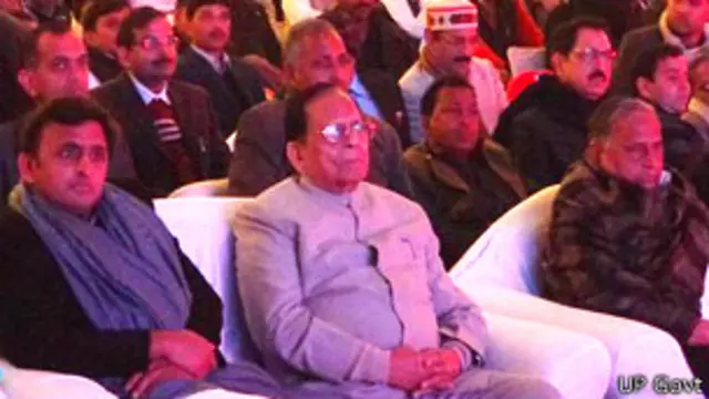 सपा सरकार पर जलसों में पैसा बर्बाद करने के भी आरोप लगे हैं.