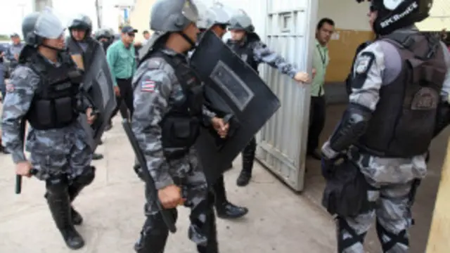 Polícia entra no Complexogigi pokerPedrinhas (foto: Reuters) 