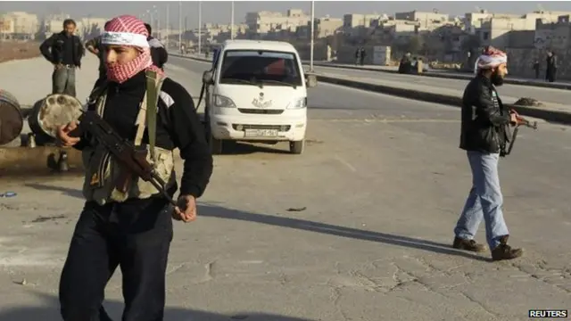 شام کے سرحدی شہر حلب میں مختلف متحارب گروہ برسر پیکار ہیں