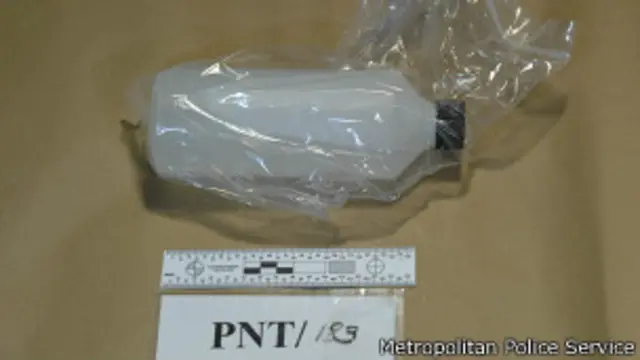 Пластиковая бутылка, с помощью которой террористы собирались взорвать самолет