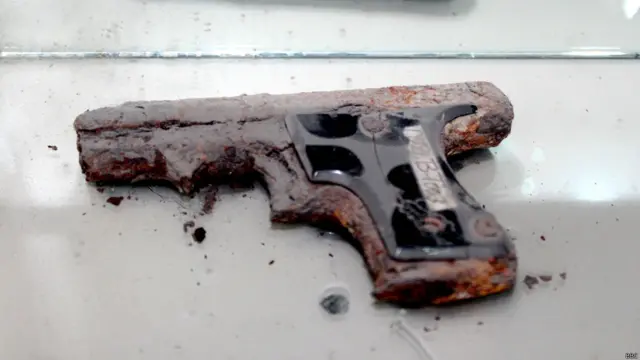 در این موزه حدود ۱۵۰۰ جنگ افزار نگهداری می‌شوند. 