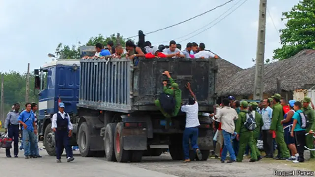Camión con pasajeros