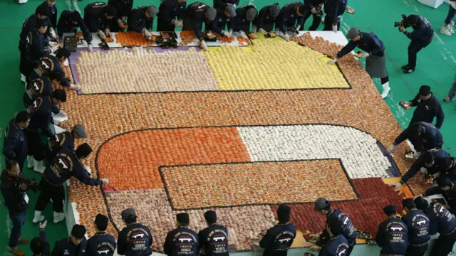 एक तरह के जापानी भोजन 'सूशी' से पच्चीकारी