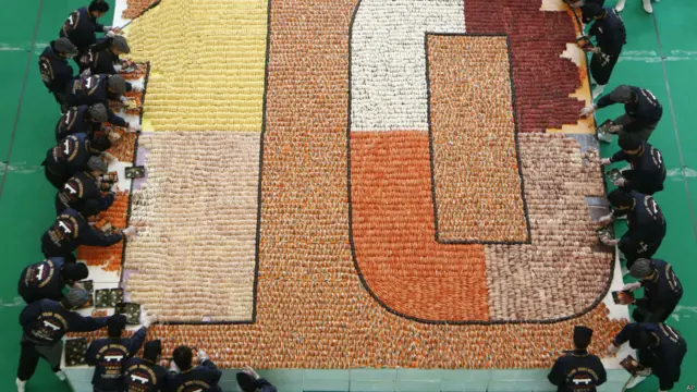 एक तरह के जापानी भोजन 'सूशी' से पच्चीकारी