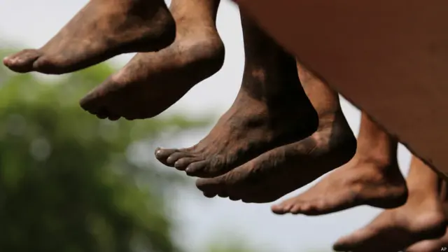 Istirahat bertelanjang kaki