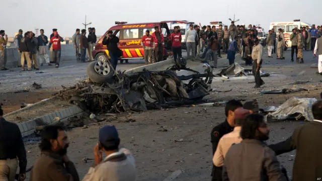 ایس ایس پی کورنگی چوہدری اسد نے بی بی سی اردو کو بتایا ہے کہ یہ دھماکہ جمعرات کی شام عیسیٰ نگری کے علاقے میں ہوا اور چوہدری اسلم کے قافلے کو نشانہ بنایا گیا