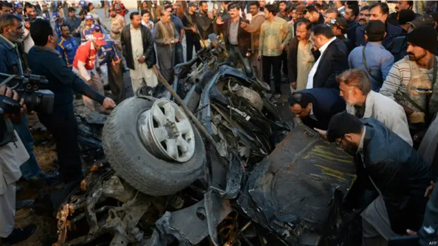 کراچی پولیس کے سی آئی ڈی سیل کے انچارج ایس پی راجہ عمر خطاب کے مطابق چوہدری اسلم دفتر جا رہے تھے اور وہ راستے تبدیل کر کے جاتے تھے مگر ان کا یہ روٹ آج کنفرم تھا۔ اس پر دہشت گردوں نے باقاعدہ ریکی کر کے ان کی گاڑی پر بائیں جانب سے خودکش حملہ کیا