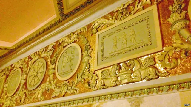 Фойе кинотеатра "Аврора" ("Пикадилли") в Санкт-Петербурге