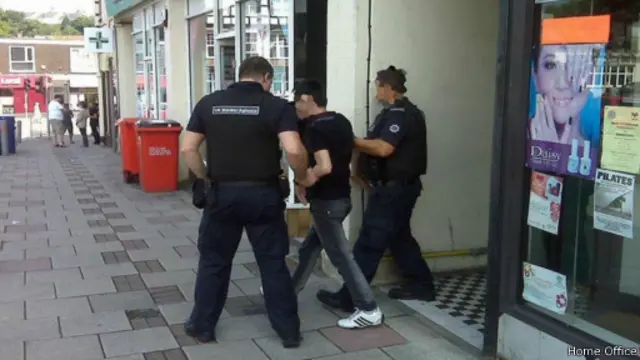 Razia pekerja asing di Inggris