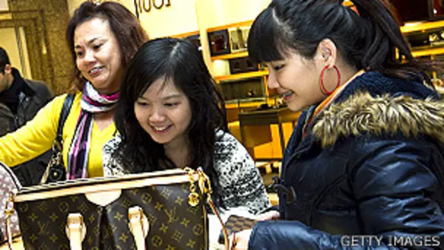 Turistas chinas comprando en Londres