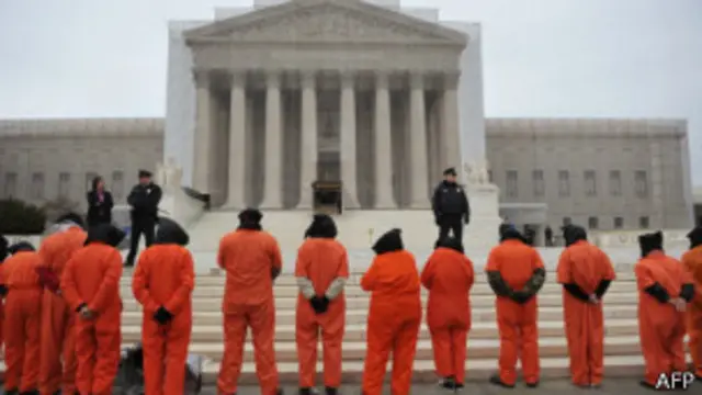 تظاهرات علیه بازداشتگاه گوانتانامو