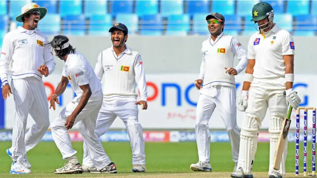 دبئی میں سری لنکا کے خلاف دوسرے ٹیسٹ میچ کے تیسرے روز دوسری اننگز میں بھی پاکستانی بیٹنگ ناکام ہوئی ہے۔