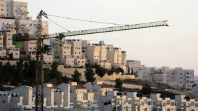 غربِ اردن اور مشرقی یروشلم میں اسرائیل کے مقبوضہ علاقوں میں تقریباً ایک سو یہودی بستیوں میں تقریباً پانچ لاکھ یہودی رہتے ہیں