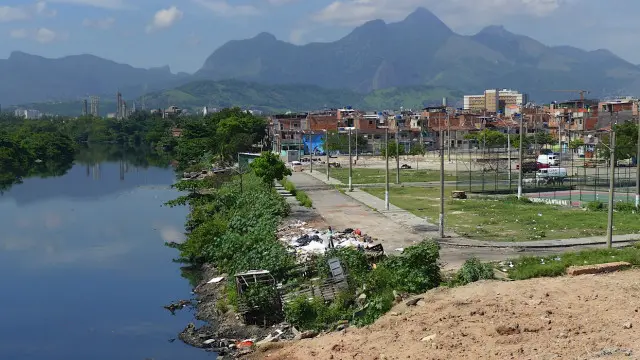 Poluição na região da baía