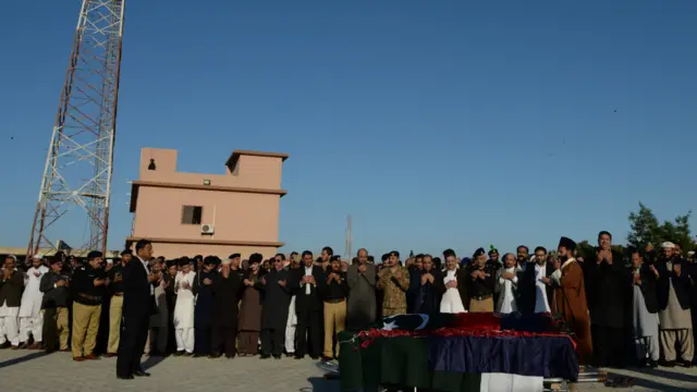 نمازِ جنازہ کے موقعے پر سکیورٹی کے غیر معمولی انتظامات کیےگئے تھے۔ 