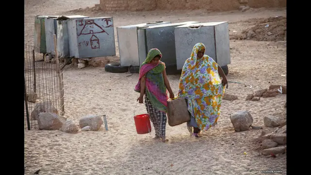 Refugiados saharauis cerca del Sahara Occidental. Foto: Stephen Ferry