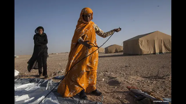 Refugiados saharauis cerca del Sahara Occidental. Foto: Stephen Ferry