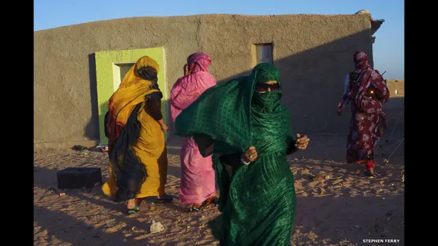 Refugiados saharauis cerca del Sahara Occidental. Foto: Stephen Ferry