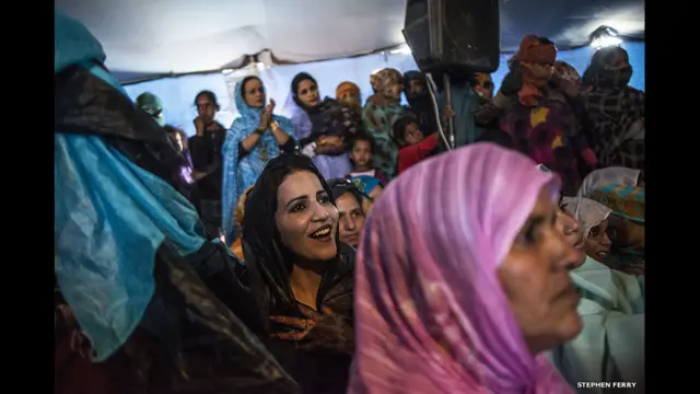 Refugiados saharauis cerca del Sahara Occidental. Foto: Stephen Ferry