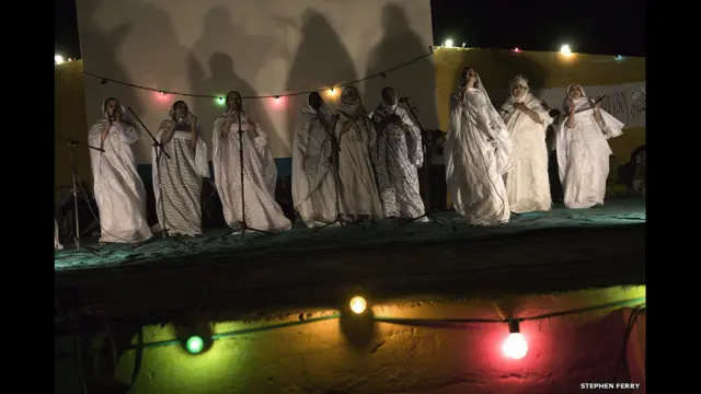 Refugiados saharauis cerca del Sahara Occidental. Foto: Stephen Ferry