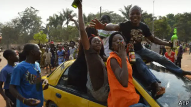 بی بی سی پال وڈ نے بانگی سے بتایا کہ جشن منانے والے زیادہ تر عیسائی ہیں