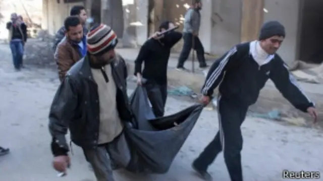 التقارير تقول إن من بين 85 مدنيا.