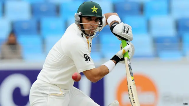 مصباح نے اس سال چار ٹیسٹ میچوں میں تین نصف سنچریاں سکور کی ہیں جبکہ 10 ون ڈے میچوں میں وہ صرف دو نصف سنچریاں بنا پائے